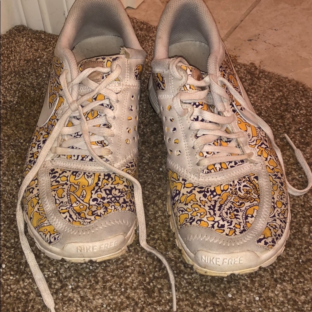 Super trendy Nikes, slightly worn but very comfy!